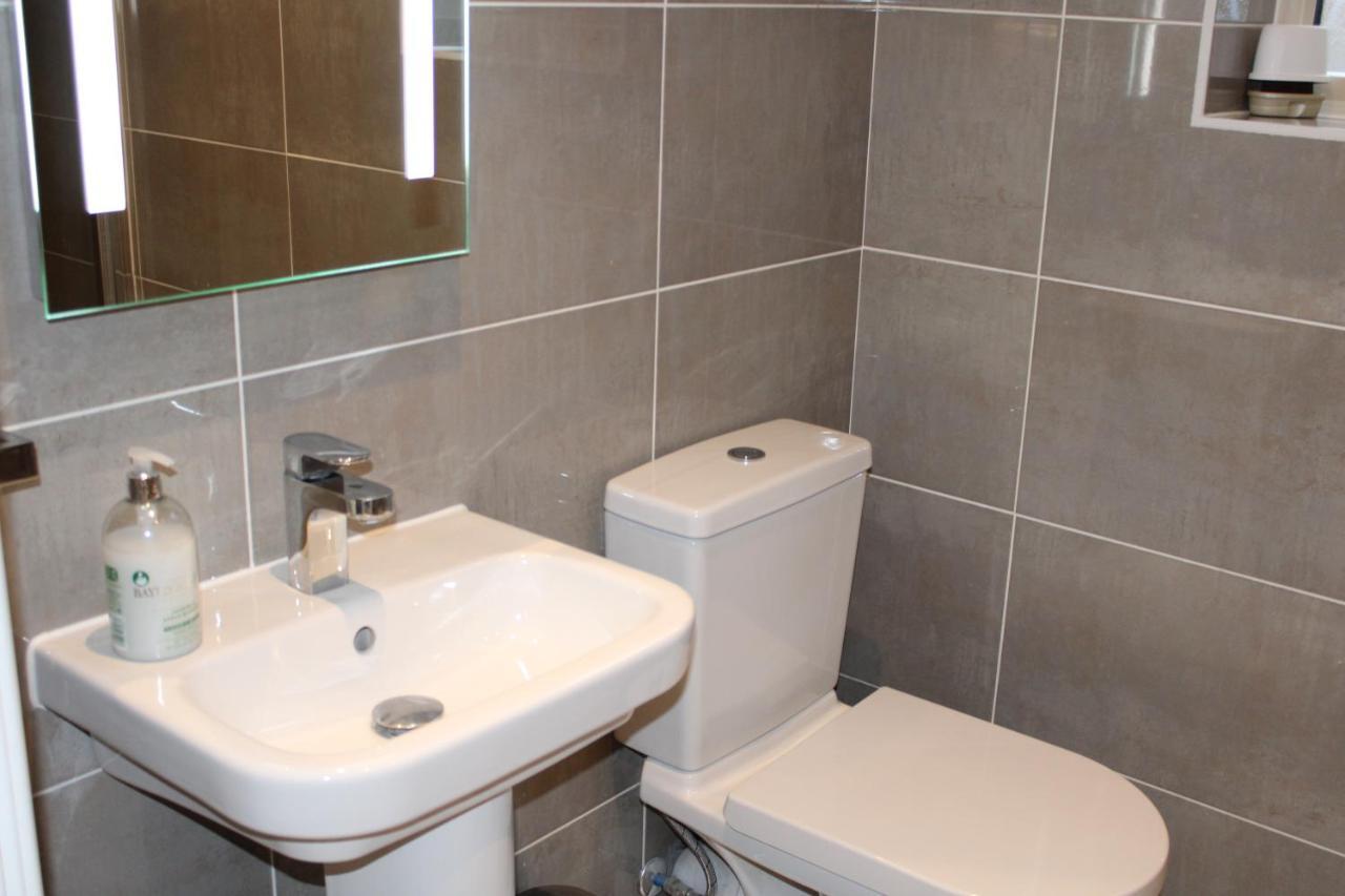 Haven - Spacious Luxury Home Perfect For Families, Couples And Contractors! 5Mins To Xscape And Junction 32! Castleford Exterior foto